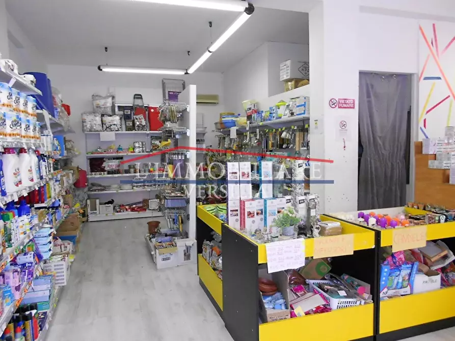 Immagine 9 di Attività commerciale in vendita  a Massa