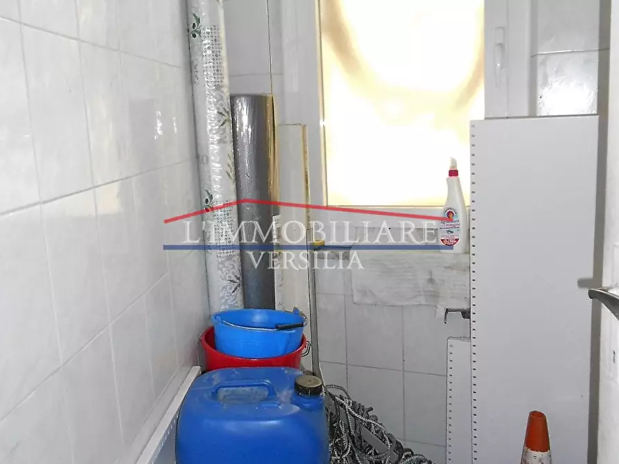 Immagine 15 di Attività commerciale in vendita  a Massa