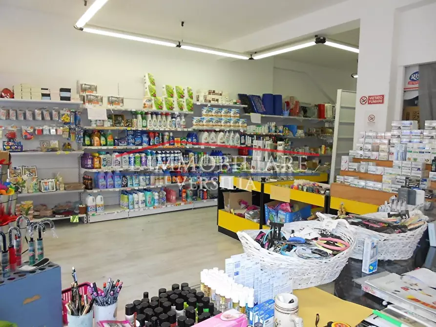 Immagine 7 di Attività commerciale in vendita  a Massa