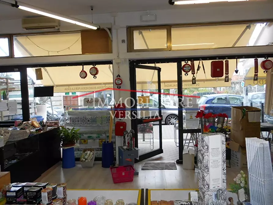 Immagine 8 di Attività commerciale in vendita  a Massa