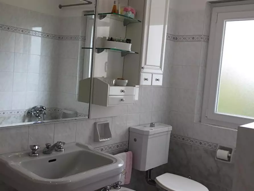 Immagine 11 di Villa in affitto  a Seravezza