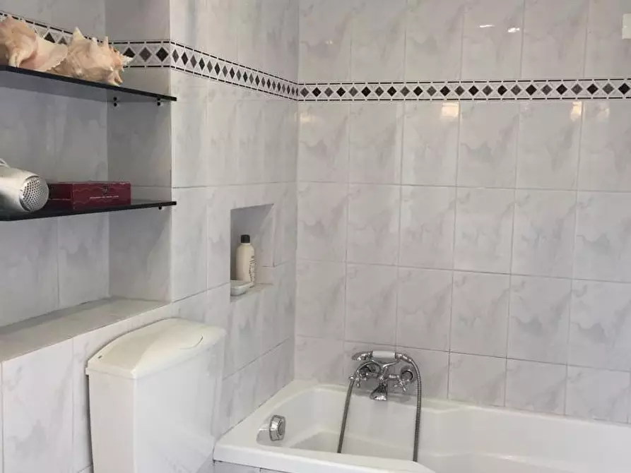 Immagine 12 di Villa in affitto  a Seravezza