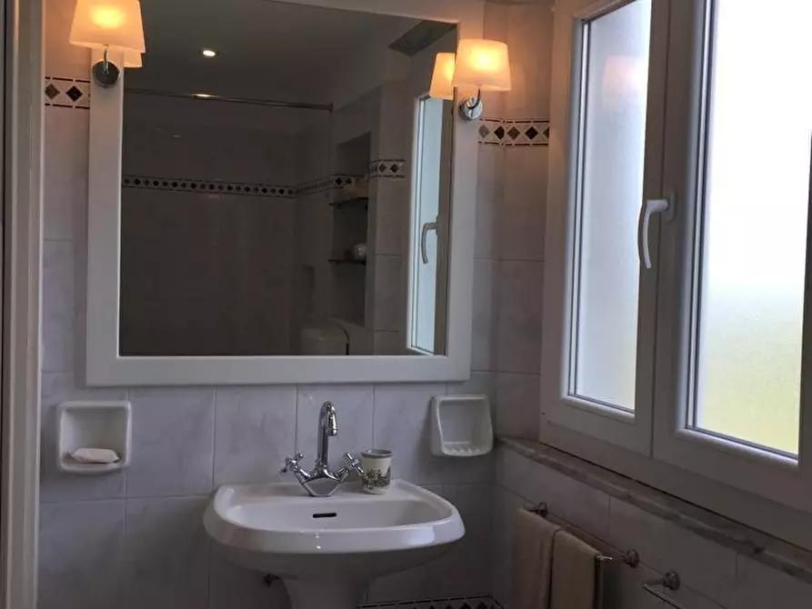 Immagine 8 di Villa in affitto  a Seravezza