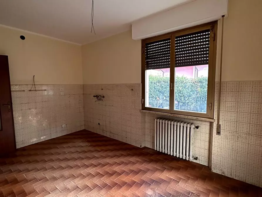 Immagine 2 di Appartamento in vendita  a Massa