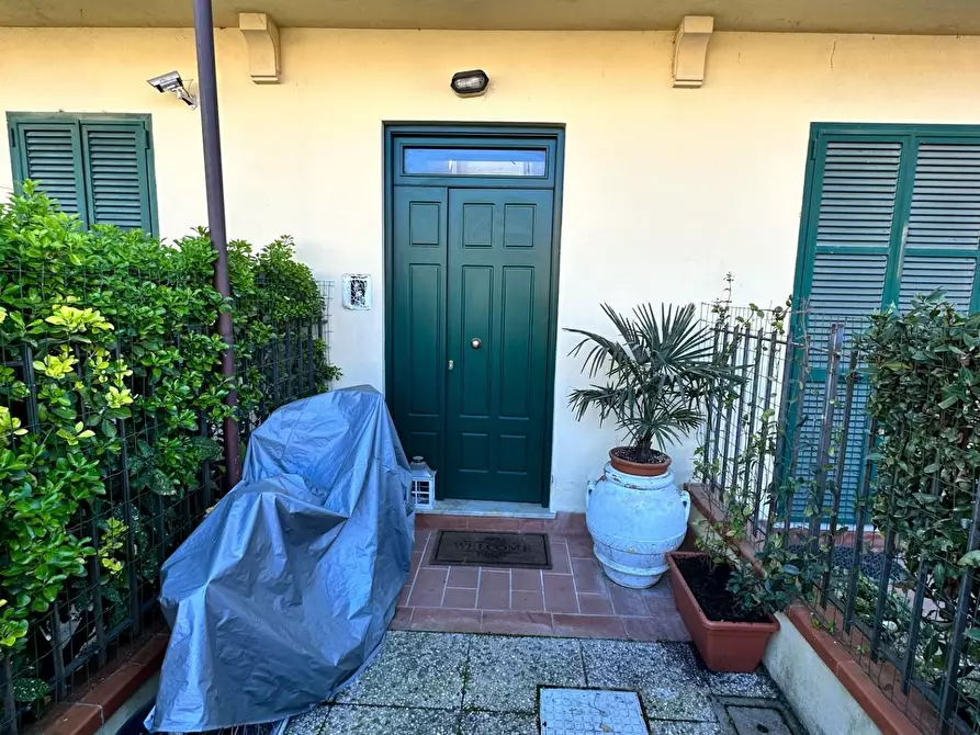 Immagine 9 di Appartamento in vendita  a Massa