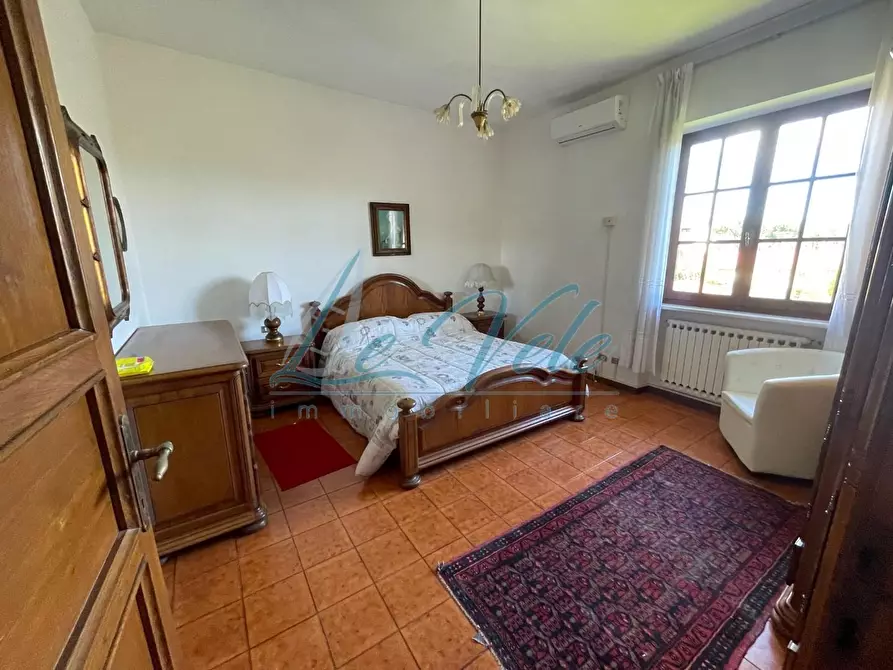 Immagine 26 di Villa in vendita  a Carrara