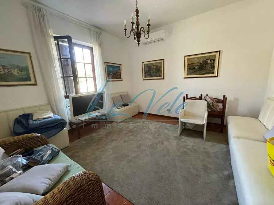 Immagine 16 di Villa in vendita  a Carrara