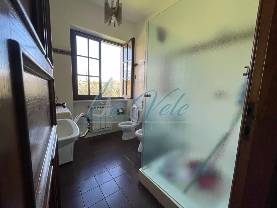 Immagine 19 di Villa in vendita  a Carrara