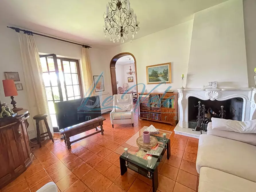 Immagine 11 di Villa in vendita  a Carrara