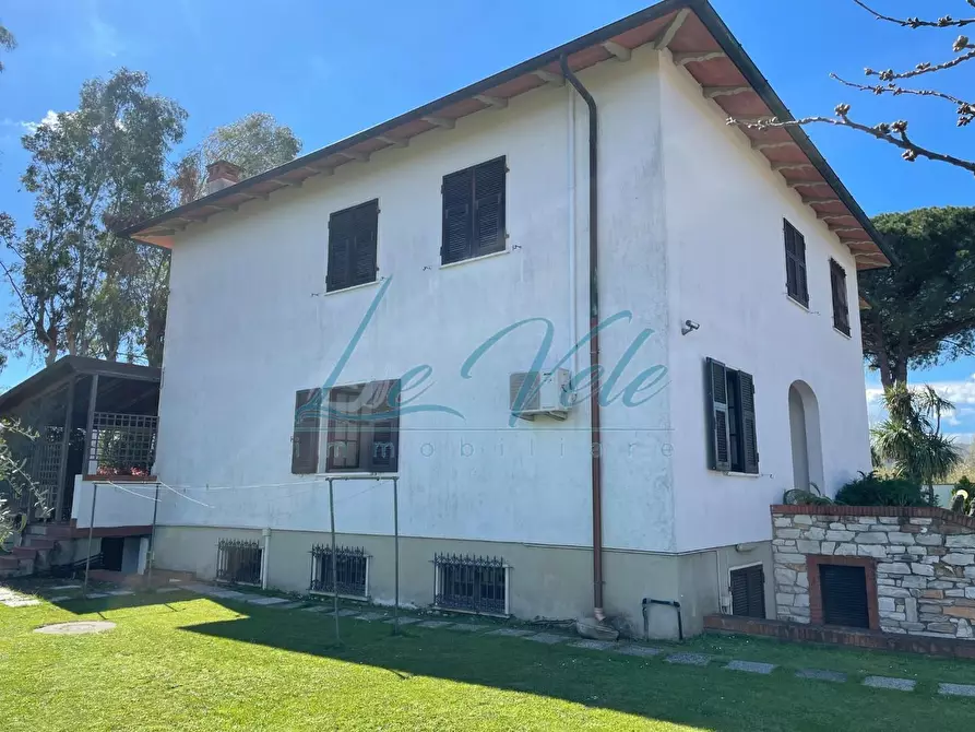 Immagine 6 di Villa in vendita  a Carrara