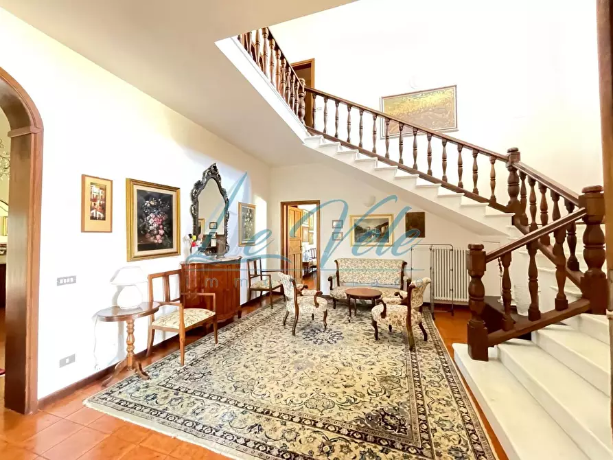 Immagine 10 di Villa in vendita  a Carrara