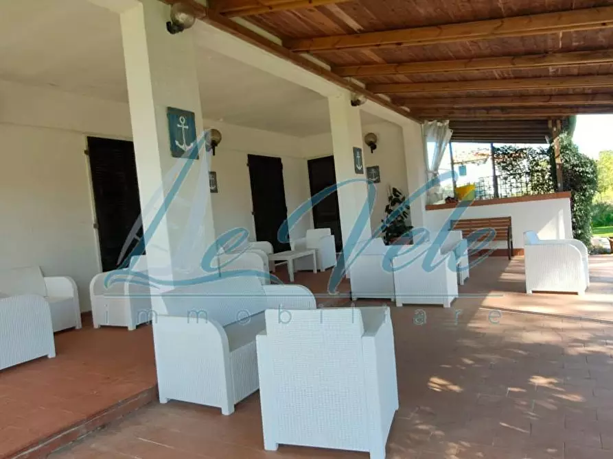 Immagine 8 di Villa in vendita  a Carrara