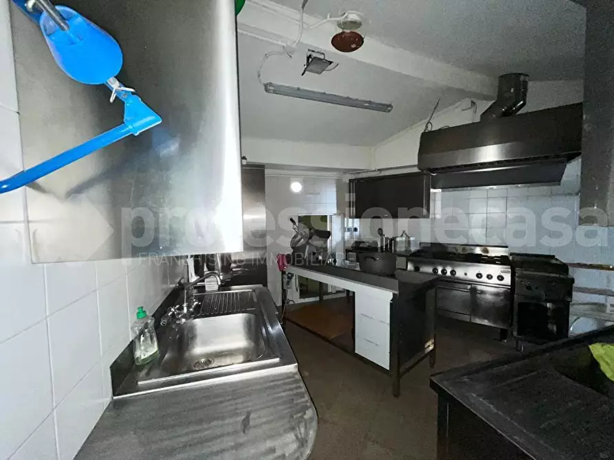 Immagine 7 di Locale commerciale in affitto  a Pisa