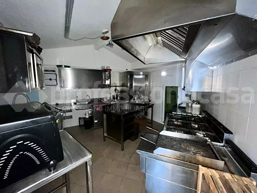 Immagine 6 di Locale commerciale in affitto  a Pisa