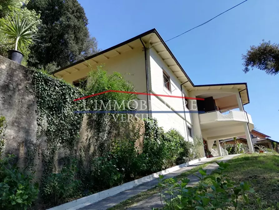 Immagine 4 di Villa in vendita  a Carrara