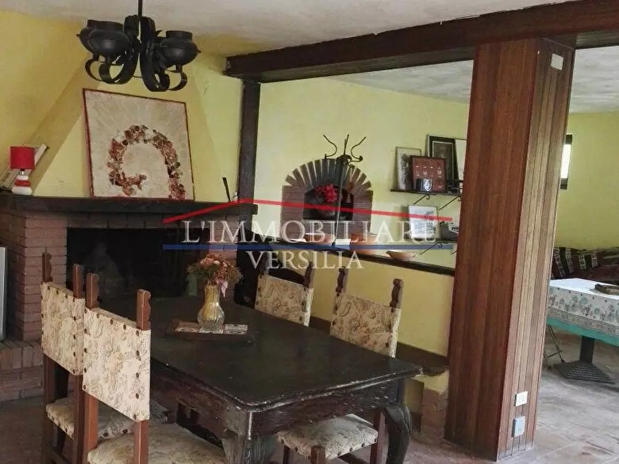 Immagine 8 di Villa in vendita  a Carrara