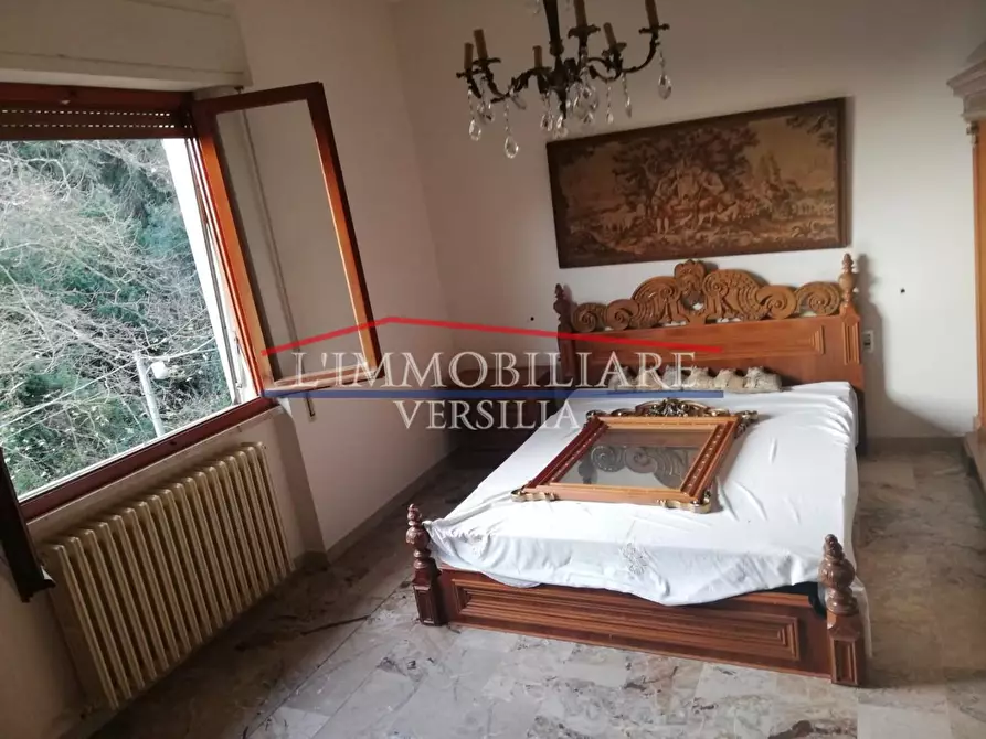 Immagine 16 di Villa in vendita  a Carrara