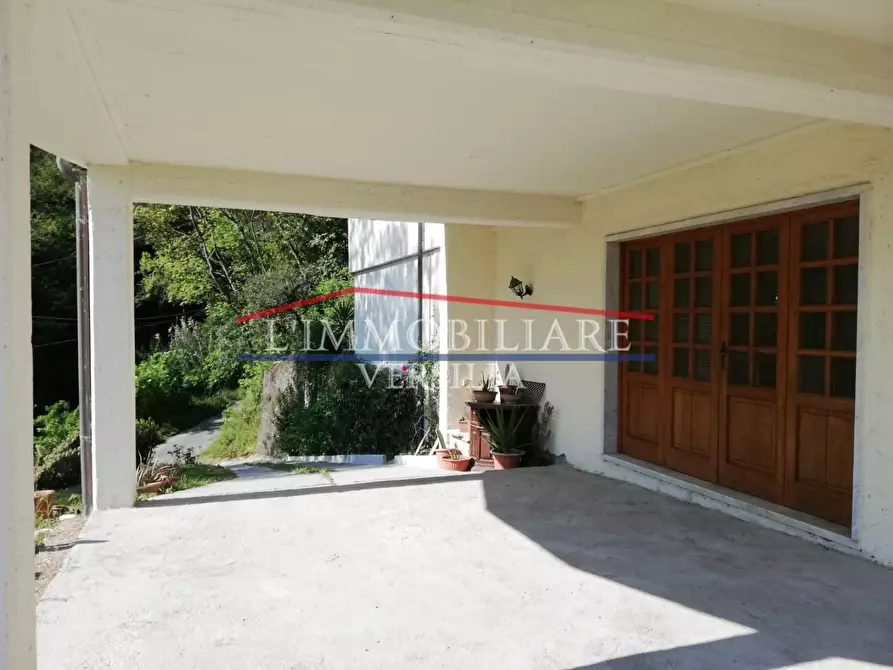 Immagine 5 di Villa in vendita  a Carrara