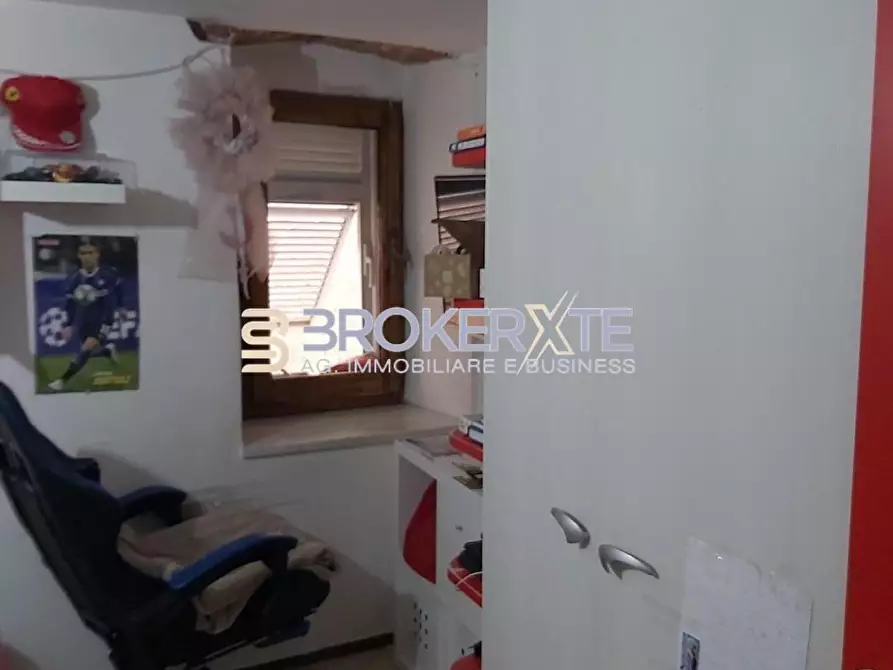Immagine 11 di Porzione di casa in vendita  a Carrara