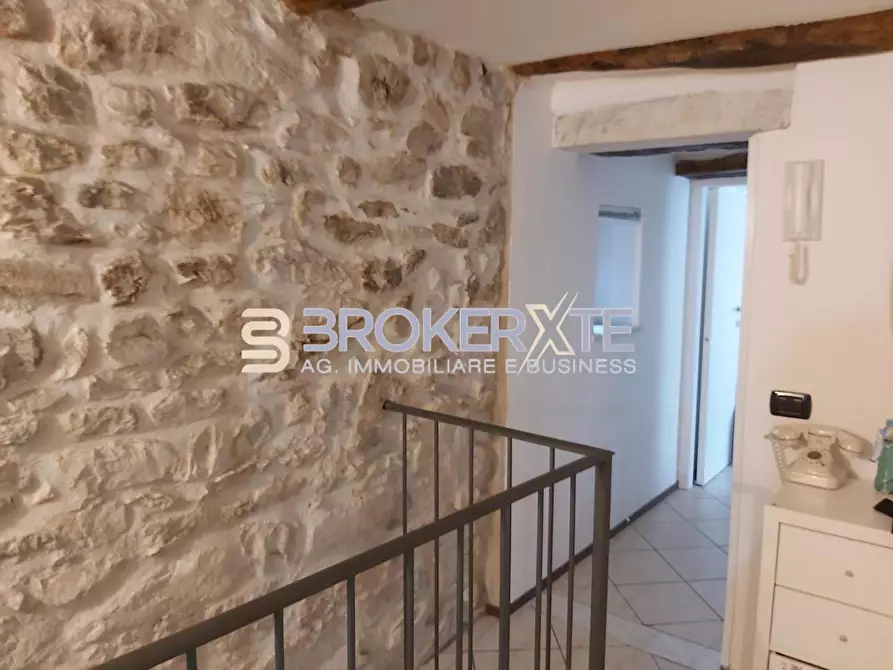 Immagine 1 di Porzione di casa in vendita  a Carrara
