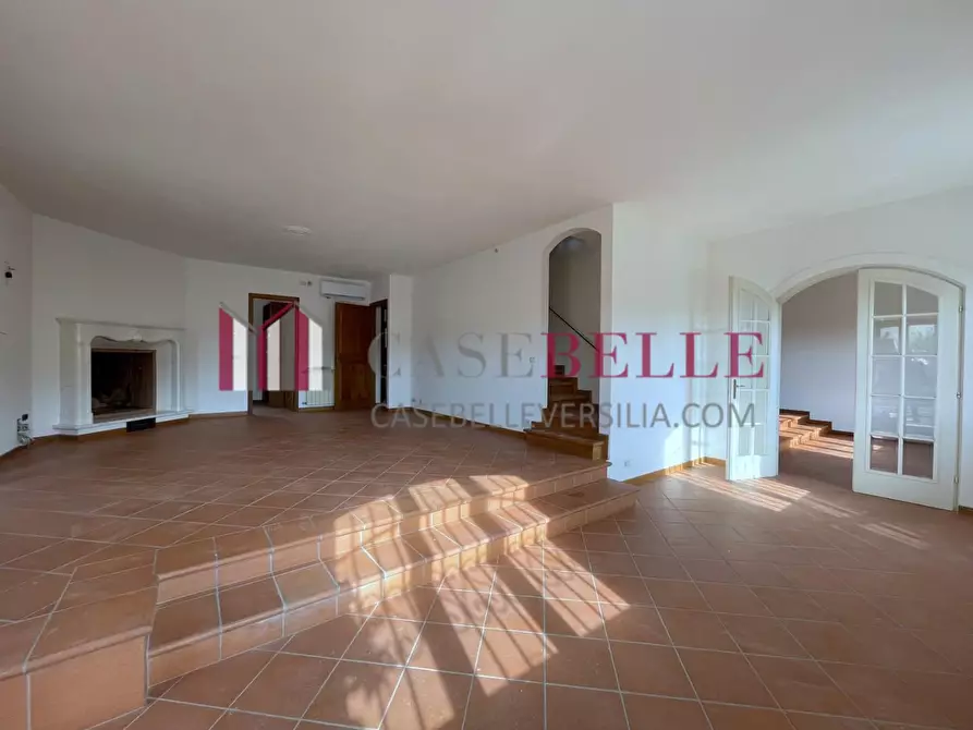 Immagine 4 di Villa in vendita  a Camaiore