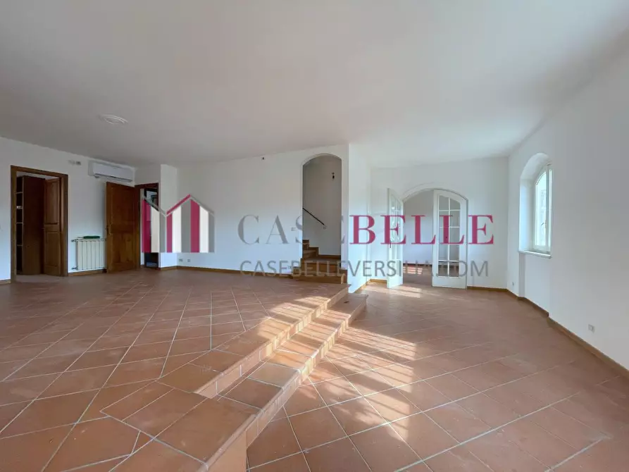 Immagine 2 di Villa in vendita  a Camaiore