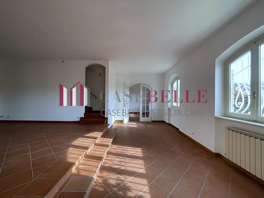 Immagine 3 di Villa in vendita  a Camaiore
