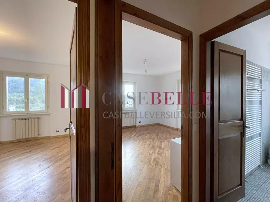 Immagine 65 di Villa in vendita  a Camaiore