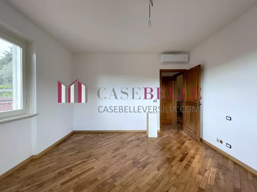 Immagine 73 di Villa in vendita  a Camaiore