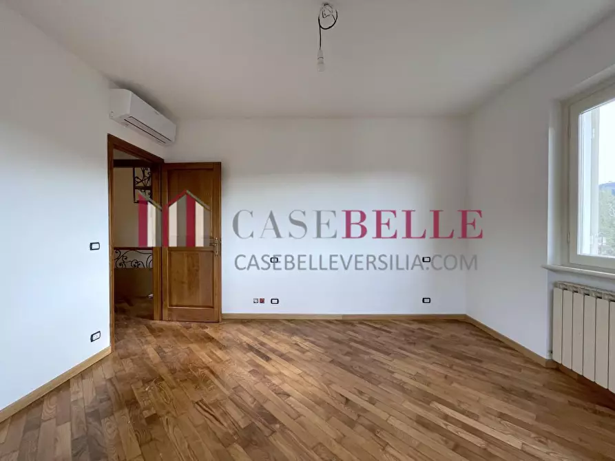 Immagine 72 di Villa in vendita  a Camaiore