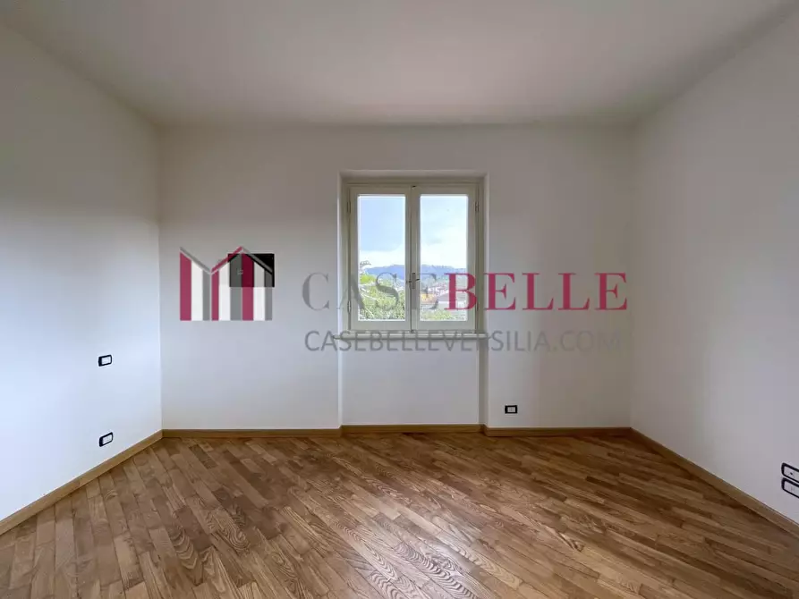 Immagine 49 di Villa in vendita  a Camaiore