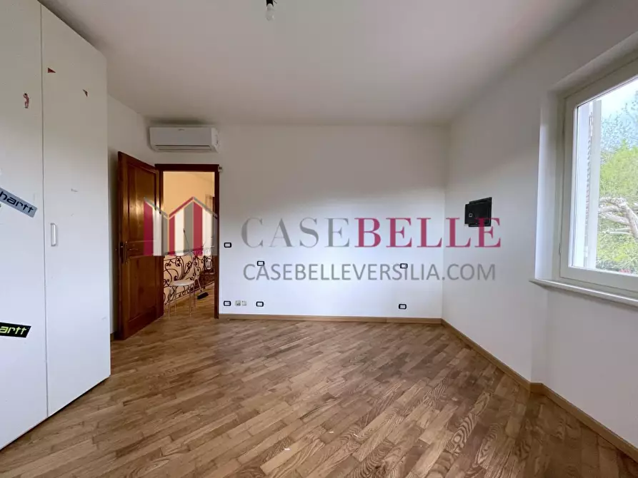 Immagine 50 di Villa in vendita  a Camaiore