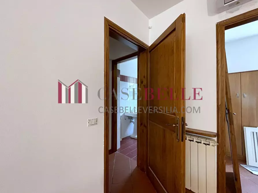 Immagine 26 di Villa in vendita  a Camaiore