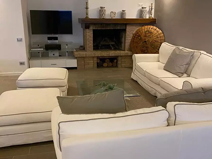 Immagine 21 di Villa in vendita  a Roma