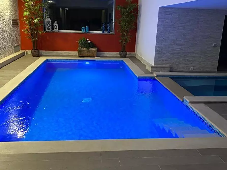 Immagine 22 di Villa in vendita  a Roma