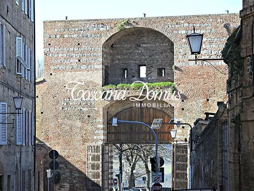 Immagine 9 di Appartamento in vendita  a Siena