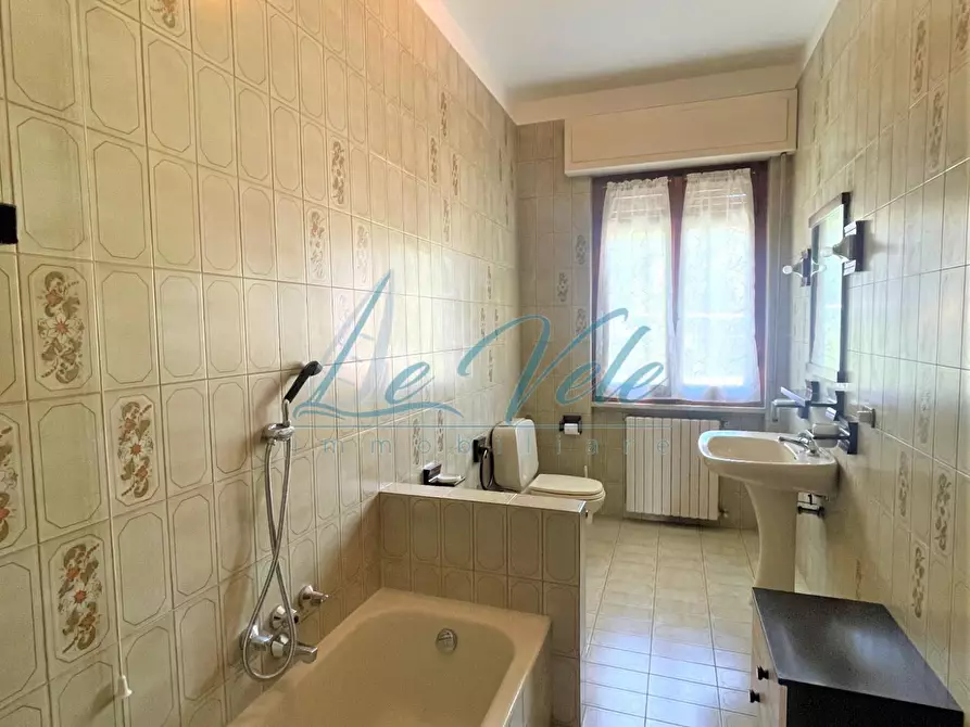 Immagine 11 di Appartamento in vendita  a Massa