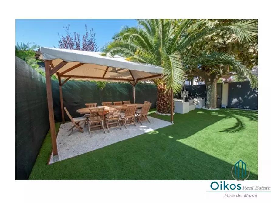 Immagine 2 di Villa in affitto  a Forte Dei Marmi