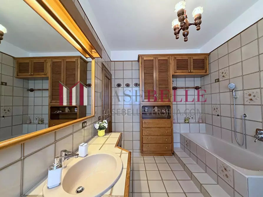 Immagine 55 di Casa indipendente in vendita  a Camaiore