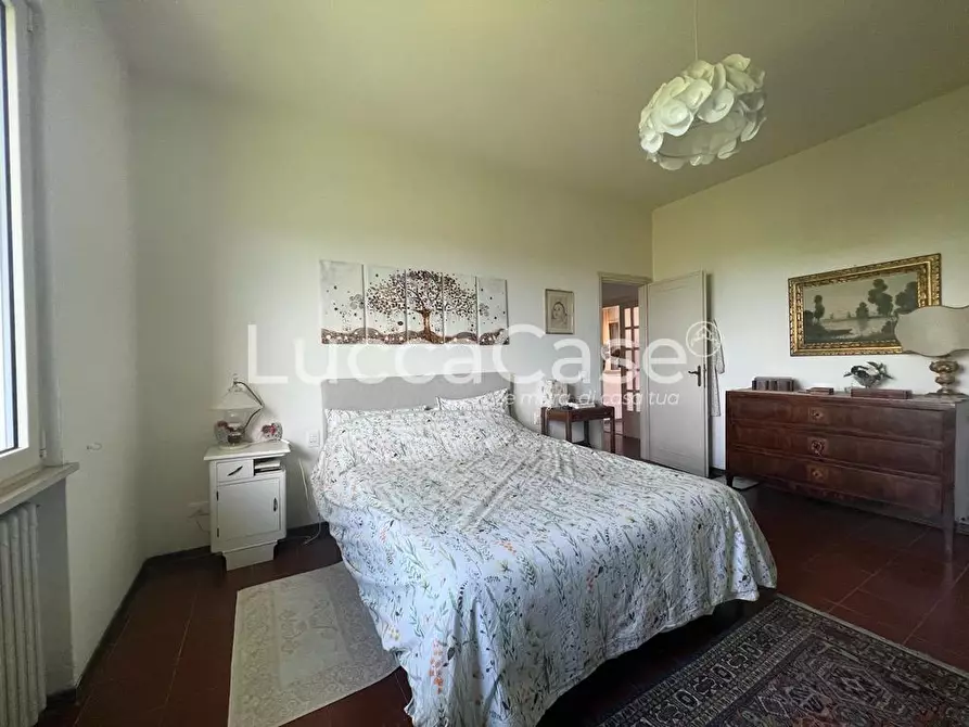 Immagine 31 di Villa in vendita  a Capannori