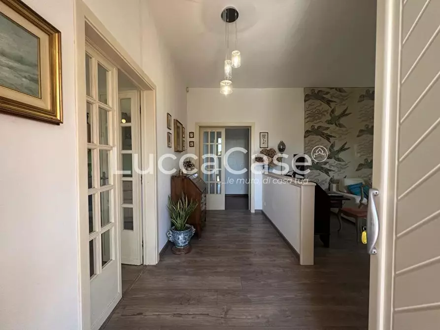 Immagine 18 di Villa in vendita  a Capannori