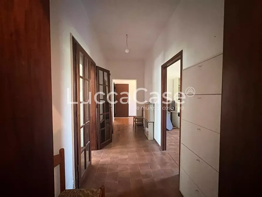 Immagine 47 di Villa in vendita  a Capannori