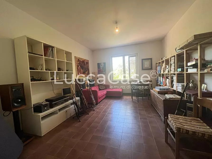 Immagine 23 di Villa in vendita  a Capannori