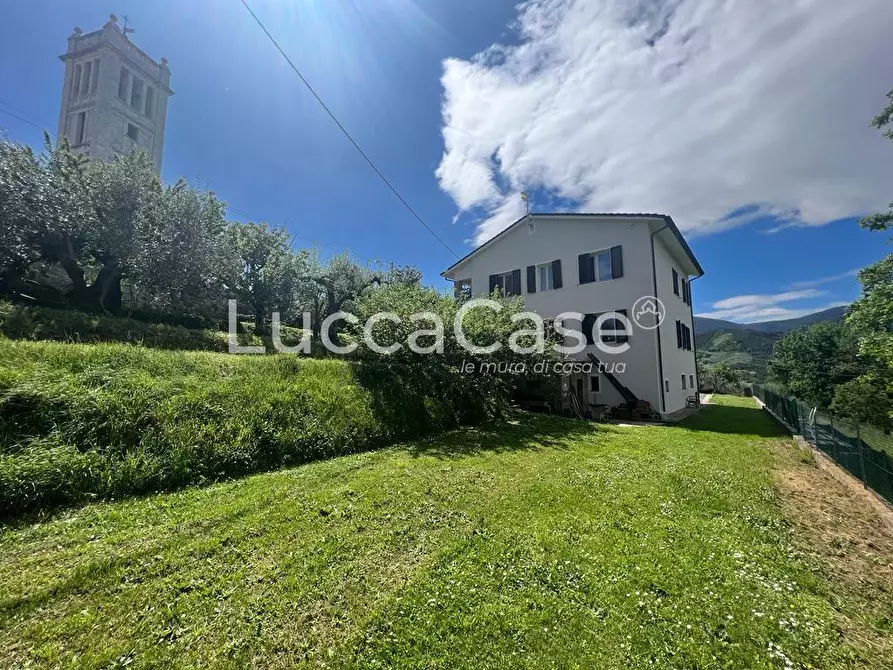 Immagine 15 di Villa in vendita  a Capannori