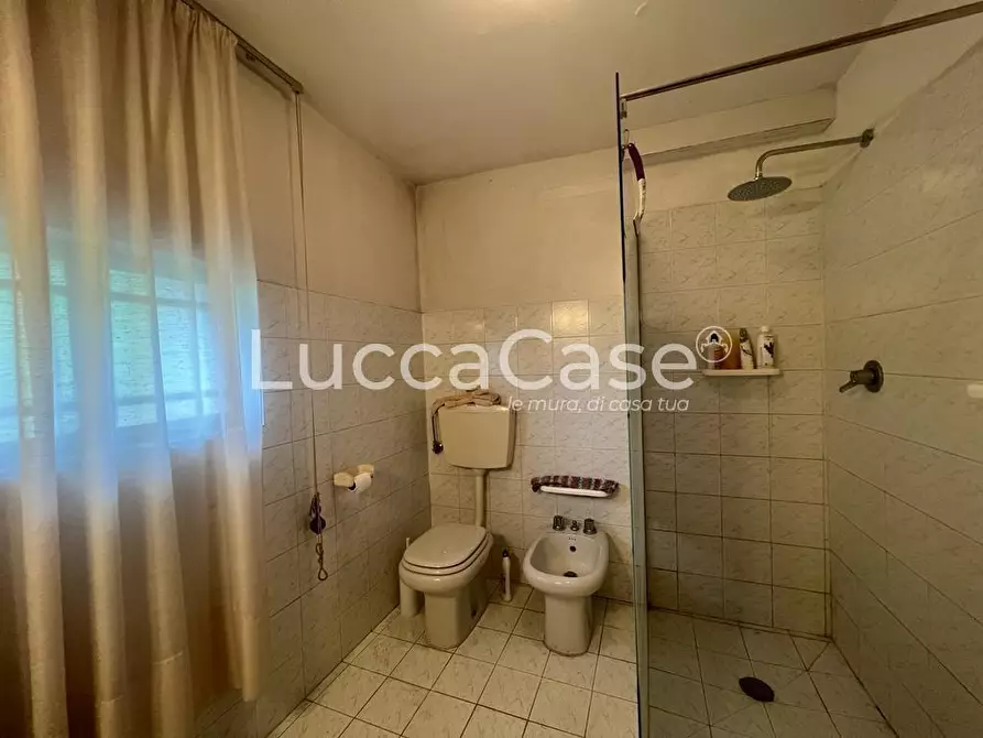 Immagine 52 di Villa in vendita  a Capannori
