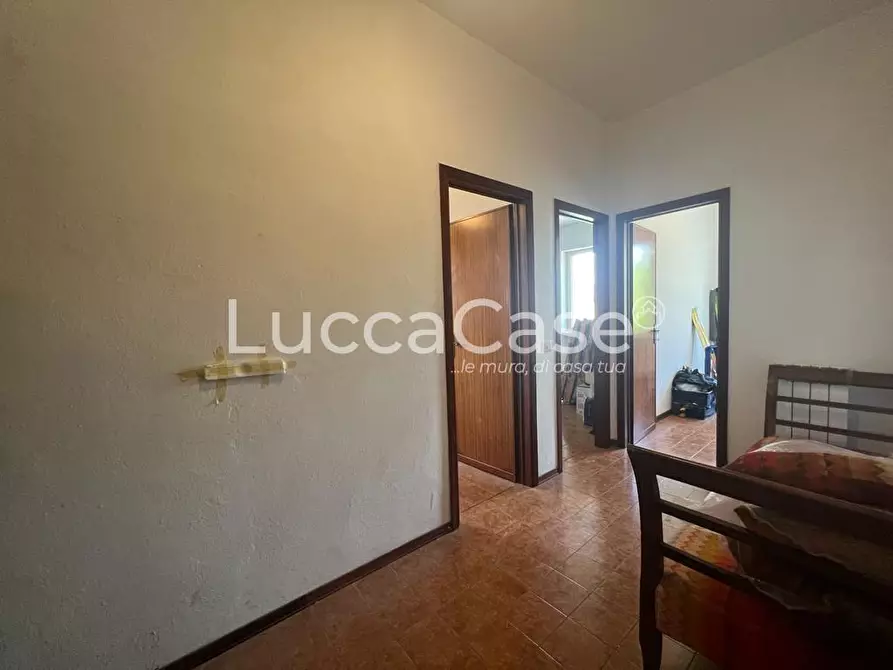 Immagine 41 di Villa in vendita  a Capannori