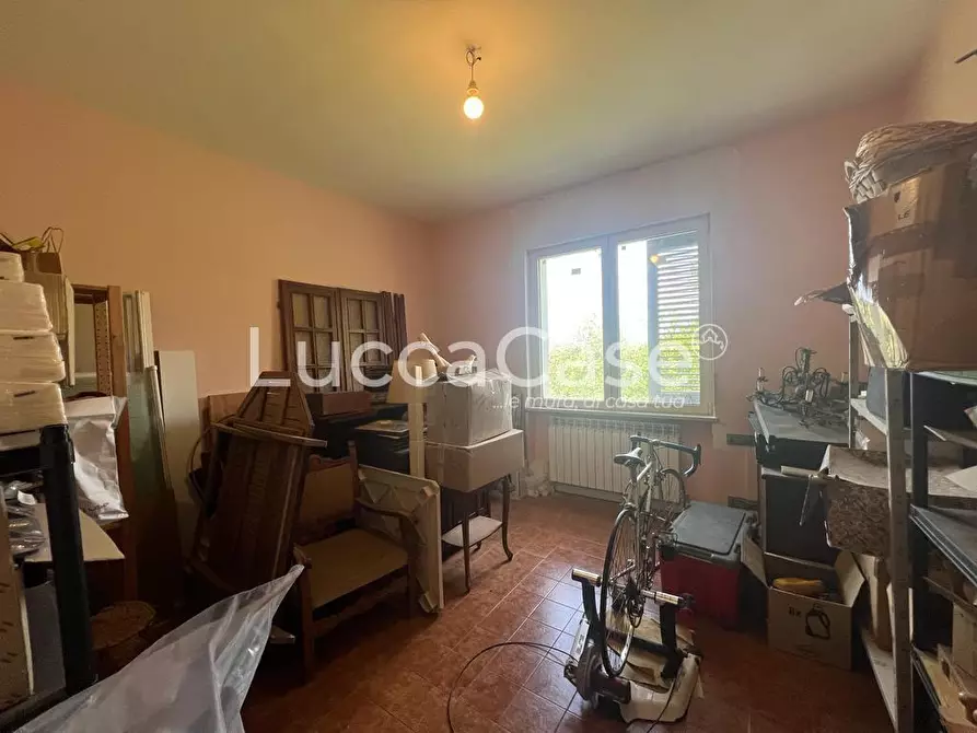 Immagine 40 di Villa in vendita  a Capannori