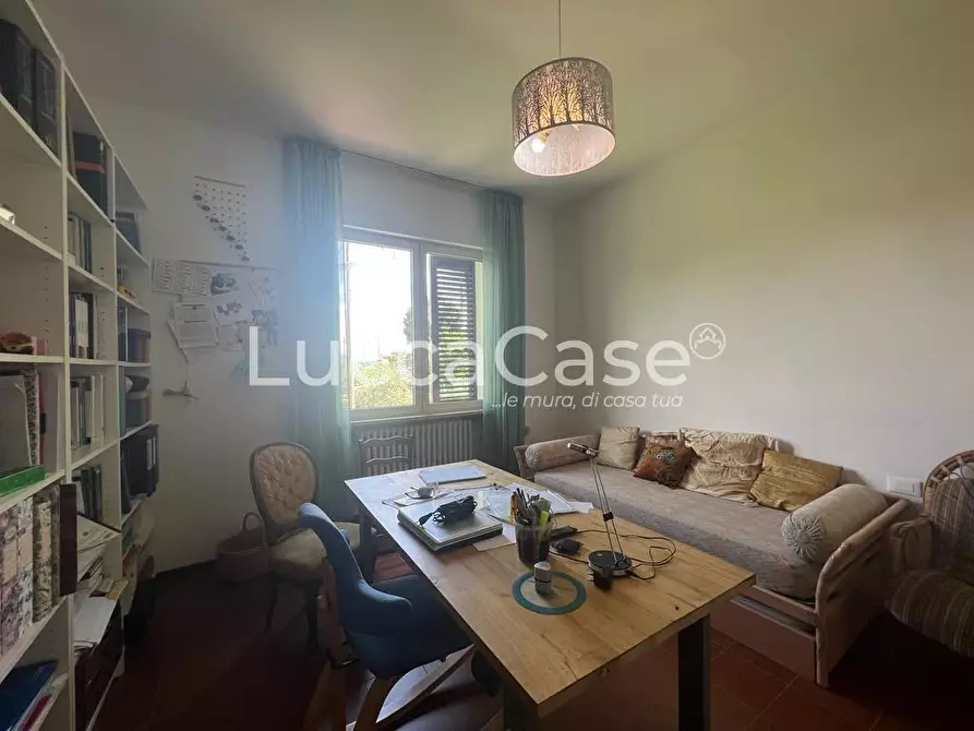 Immagine 34 di Villa in vendita  a Capannori