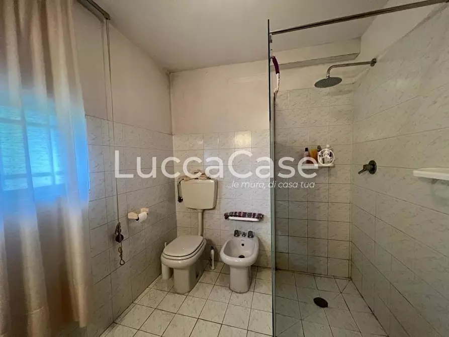 Immagine 53 di Villa in vendita  a Capannori