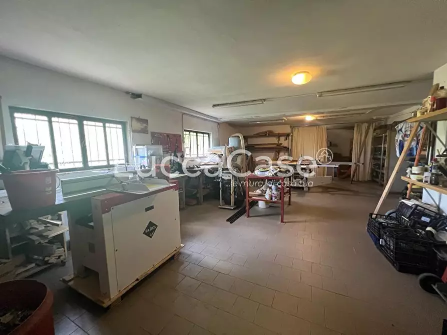 Immagine 48 di Villa in vendita  a Capannori